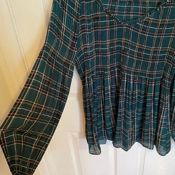 Melissa Paige flowy green plaid top size XL with ruching - Picture 4 of 6